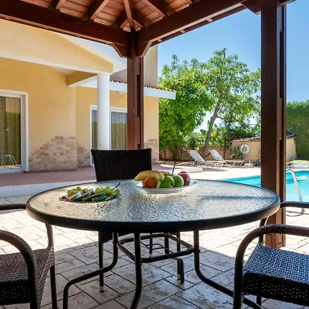 别墅 Aspasia In Peyia, Private Pool & 3 Ensuite Bedrooms