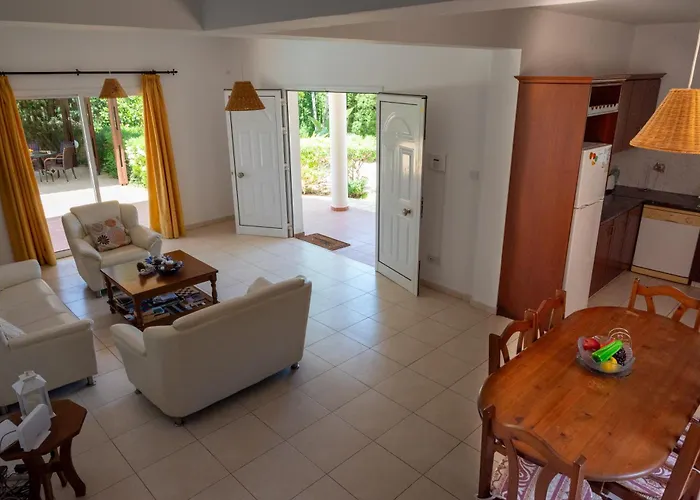 Aspasia In Peyia, Private Pool & 3 Ensuite Bedrooms *