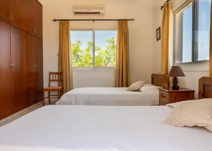 Aspasia In Peyia, Private Pool & 3 Ensuite Bedrooms Villa