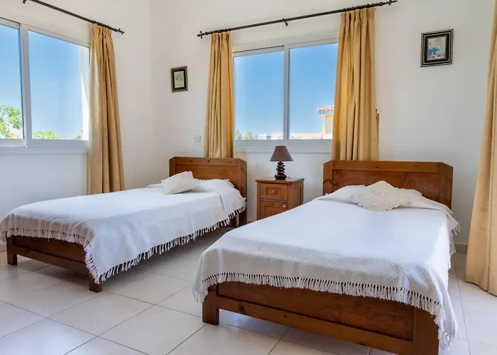 Aspasia In Peyia, Private Pool & 3 Ensuite Bedrooms Villa *